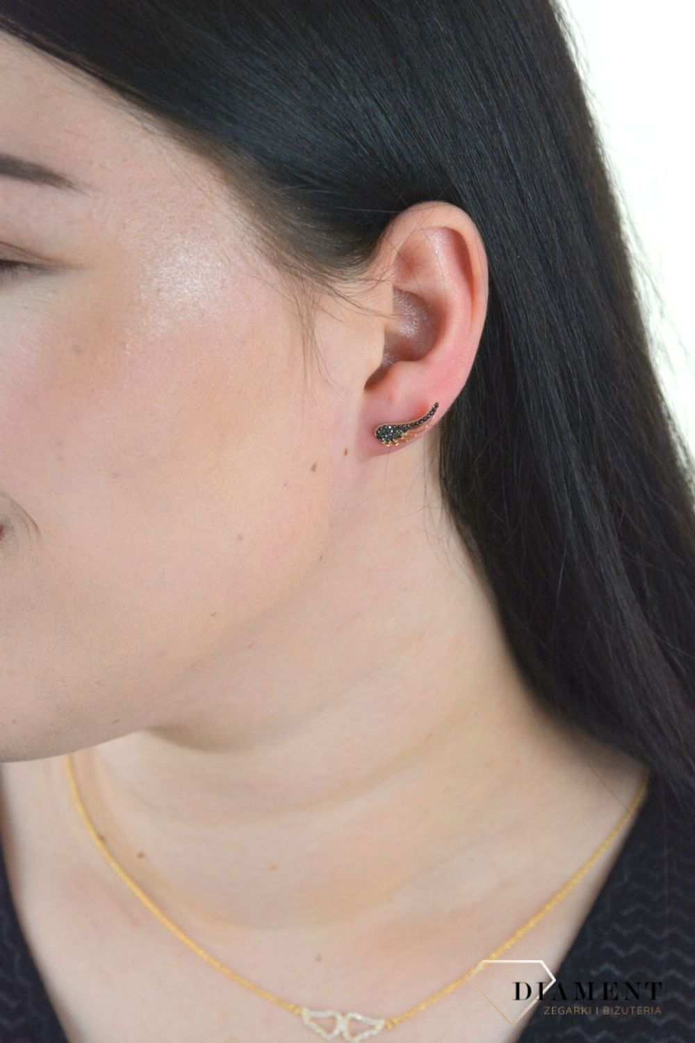 Złote kolczyki wkrętki, skrzydełka z czarnymi cyrkoniami 333 KL 8302A 333.jpg